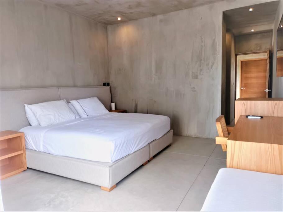 Soham 44, Fabulous For 19 Guests In *